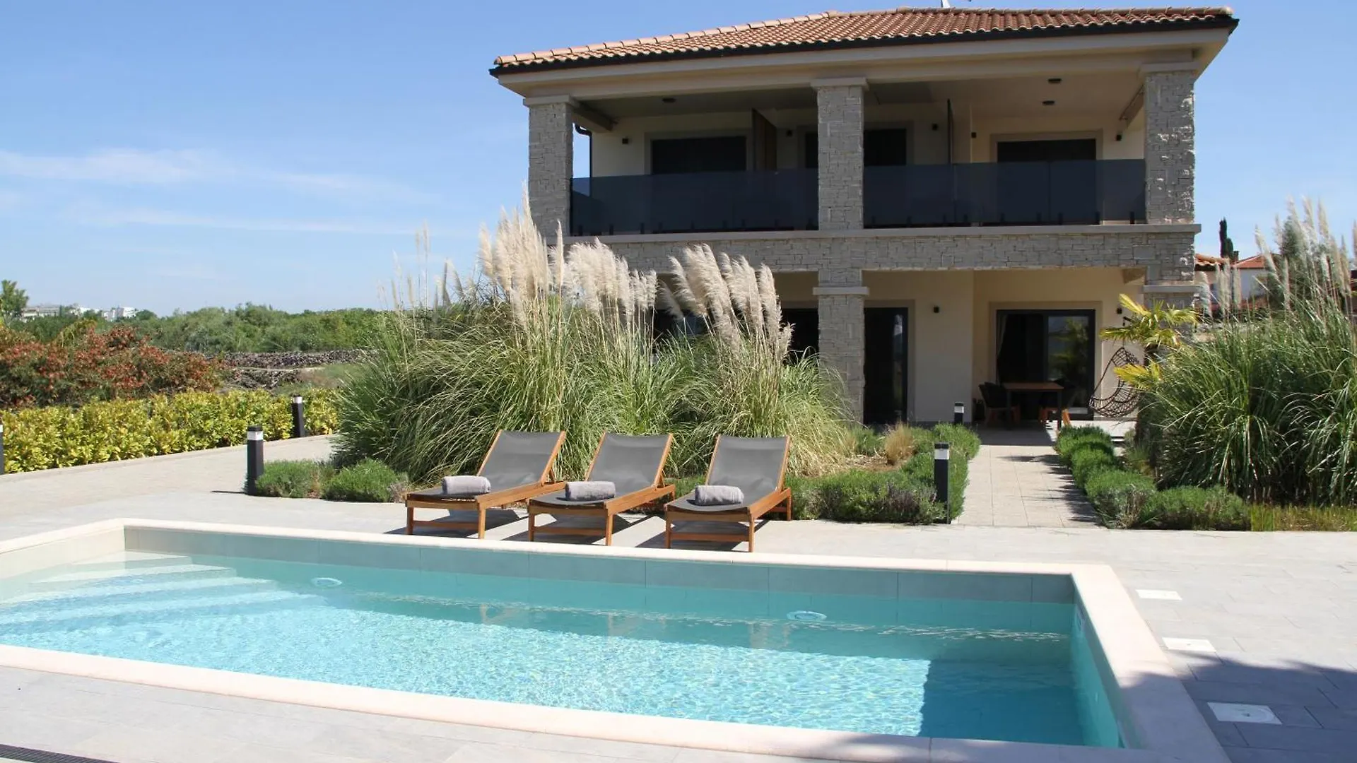 Villa Magneli contacts
